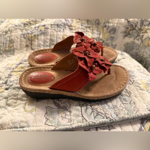 Clark’s Leather Women's Red Floral Sandals size 7M Comfort - Picture 5 of 8